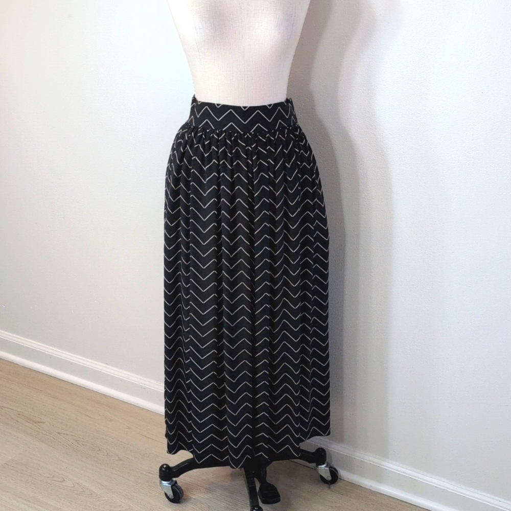 Vintage Silk Flat Front, Pleated Neutral Maxi Skirt. 27" Waist. Medium